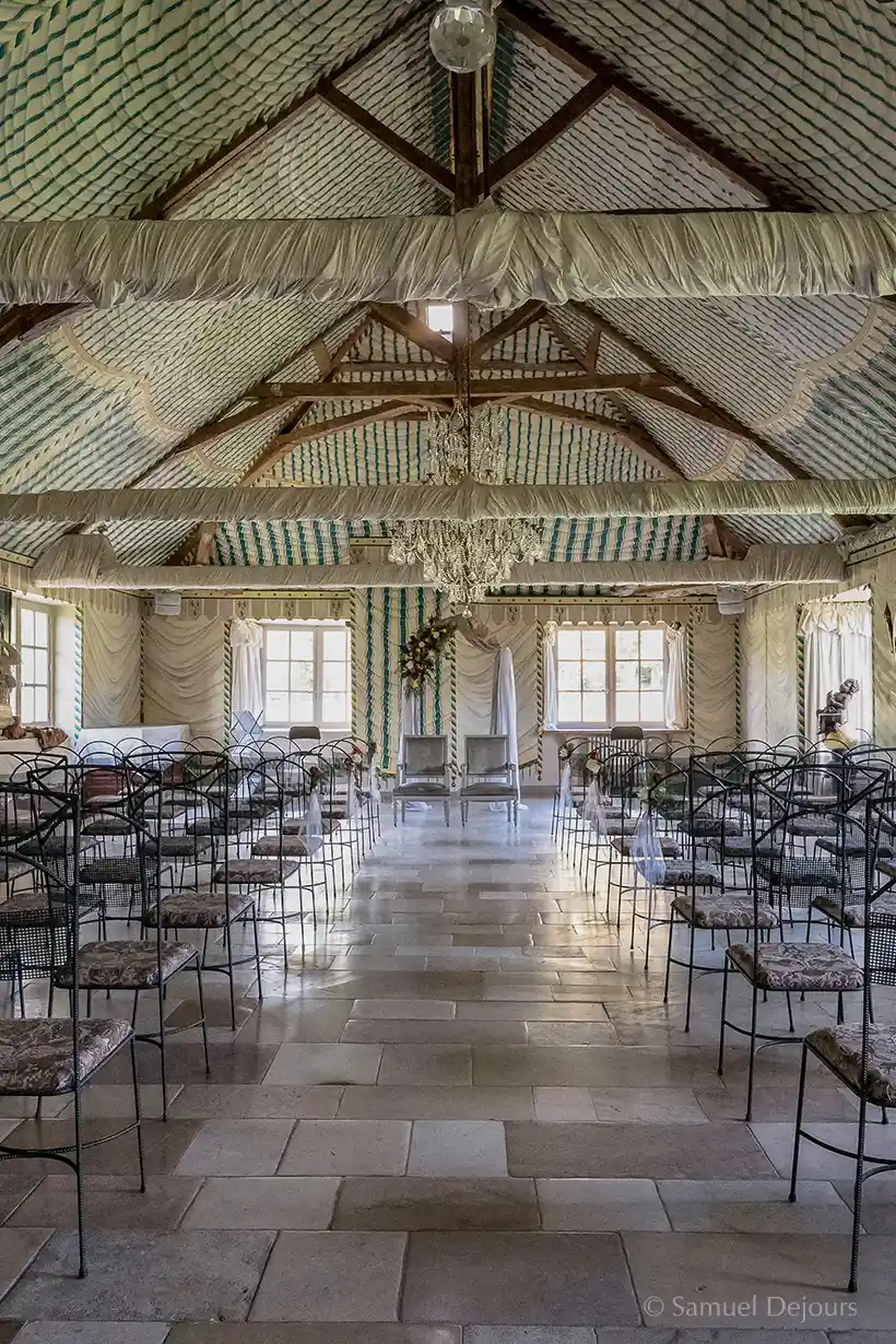 Renaissance chateau hall set for a jewish wedding