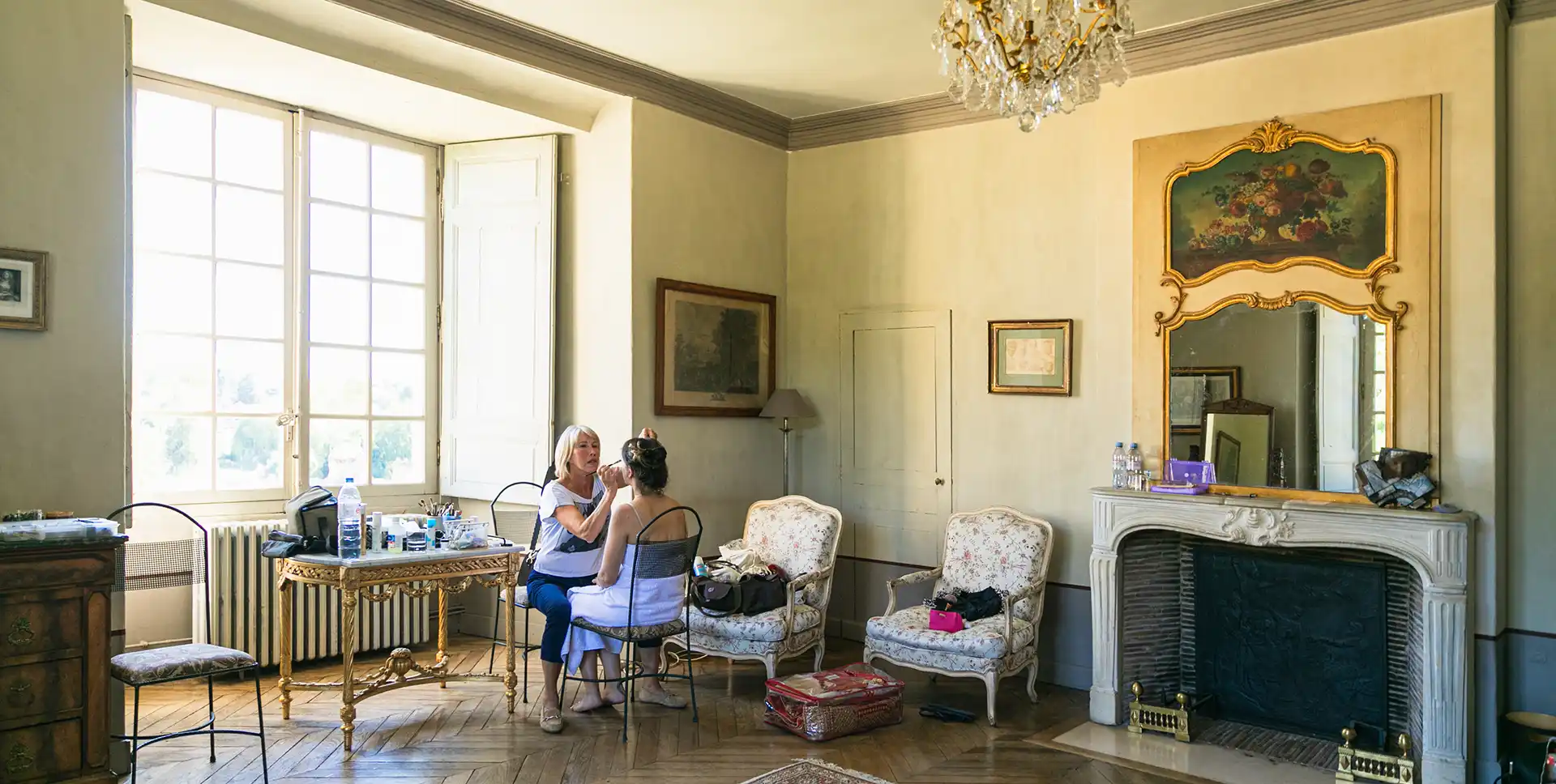 Lili met en beauté une mariée du château