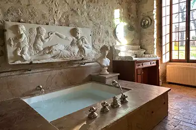 une des salle de bain du château médiéval